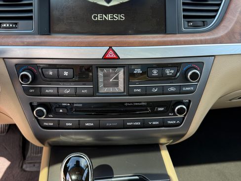 Used 2015 Hyundai Genesis 3.8 w/ Option Group 04 image 17