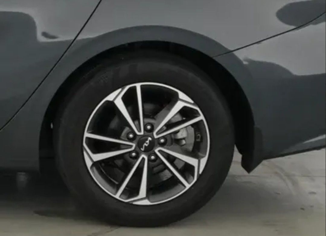 Used 2023 Kia Forte LXS w/ LXS Technology Package FWD image 14