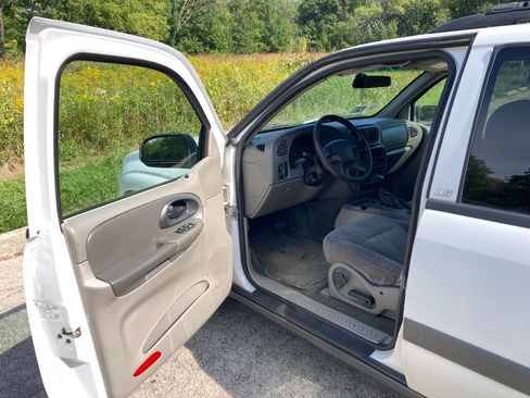 Used 2004 Chevrolet TrailBlazer LS w/ LS Preferred Equipment Group image 9