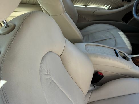Used 2009 Mercedes-Benz CLK 350 Coupe image 5