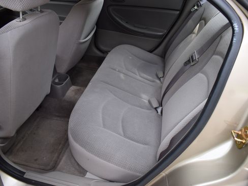Used 2004 Chrysler Sebring LXi FWD image 9