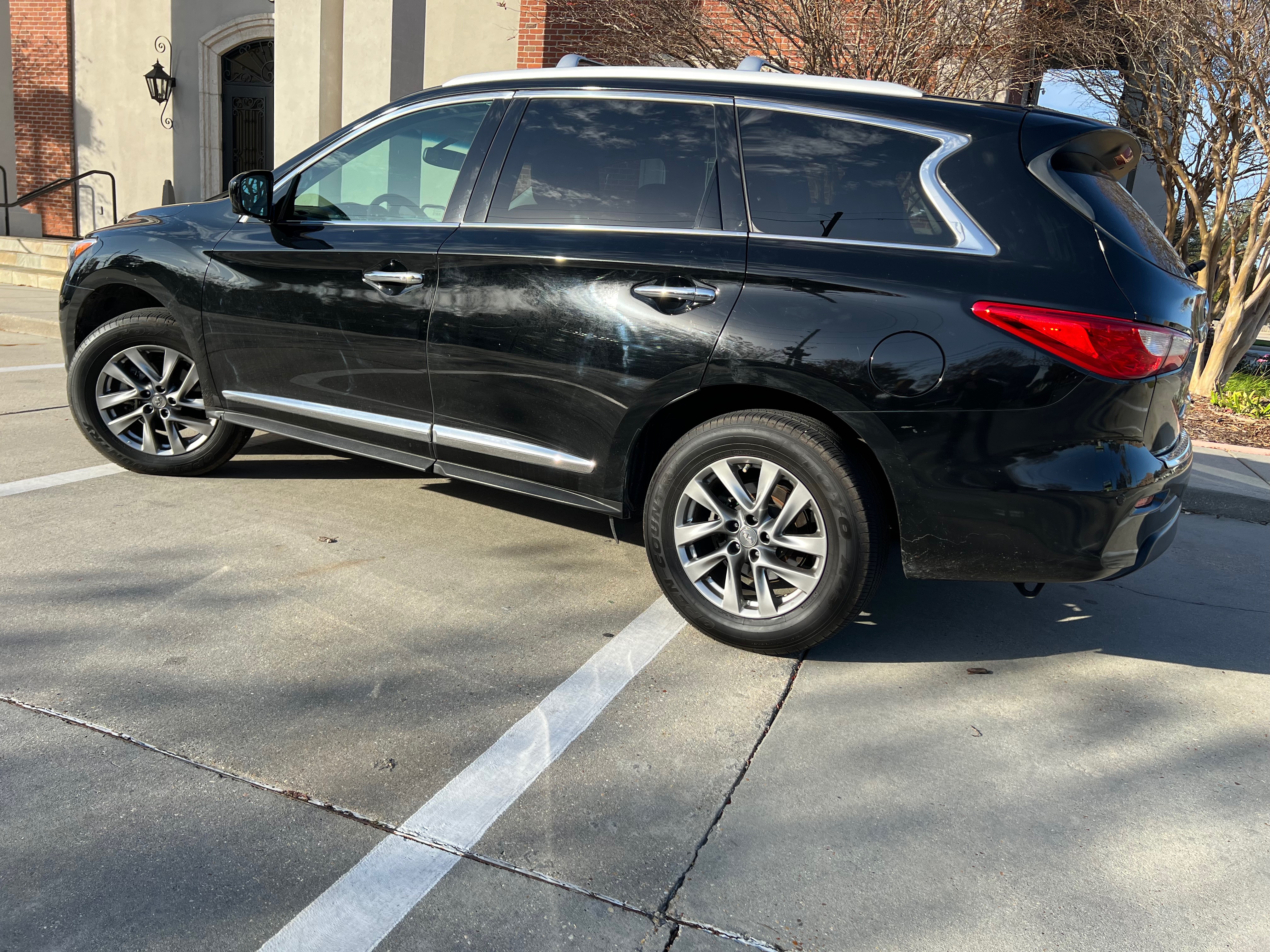 Used 2013 INFINITI JX35 FWD w/ Premium Pkg image 6