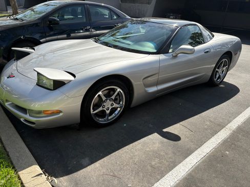 Used 2004 Chevrolet Corvette Coupe w/ Roof Package image 13
