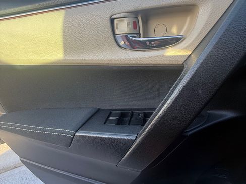 Used 2015 Toyota Corolla LE image 27