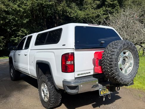 Used 2015 GMC Sierra 2500 SLE w/ SLE Preferred Package image 4