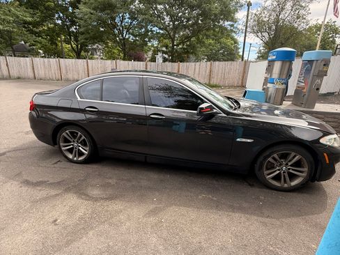 Used 2013 BMW 528i xDrive Sedan AWD/4WD image 2