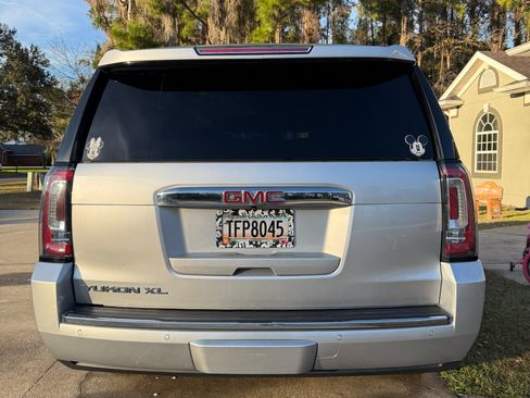 Used 2020 GMC Yukon XL Denali image 13