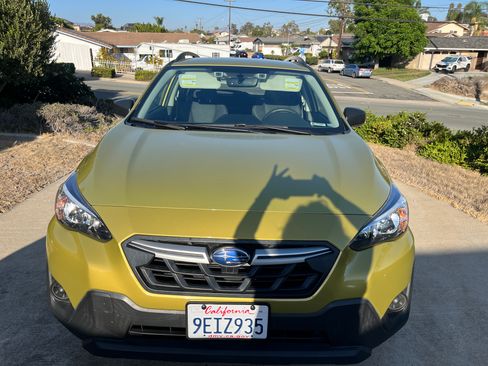 Used 2021 Subaru Crosstrek 2.0i AWD/4WD image 2