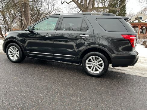 Used 2014 Ford Explorer XLT w/ Equipment Group 202A image 14
