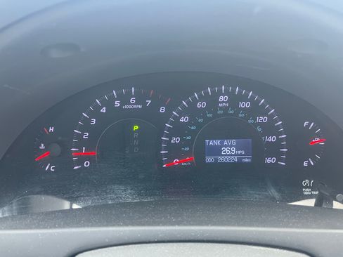 Used 2011 Toyota Camry XLE image 19