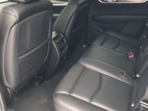 Used 2018 Cadillac XT5 Luxury w/ Driver Awareness Package image 9