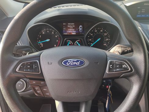 Used 2017 Ford Escape SE FWD image 8