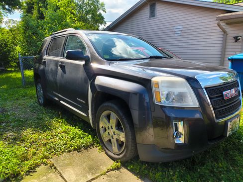 Used 2013 GMC Terrain SLT w/ Chrome and Technology Package AWD/4WD image 1