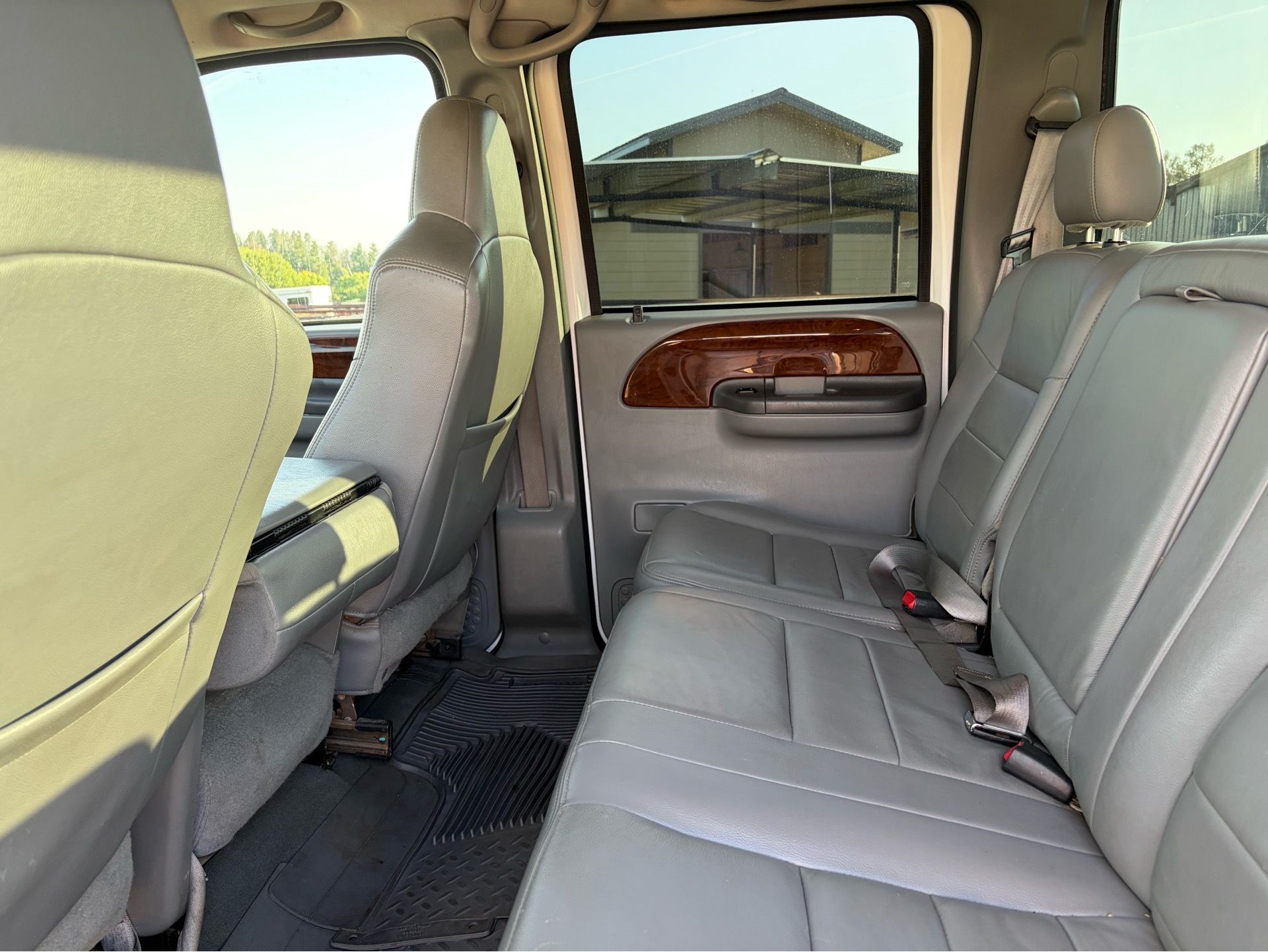 Used 2004 Ford F350 Lariat AWD/4WD image 9