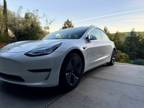 Used 2019 Tesla Model 3 Standard Range Plus image 2