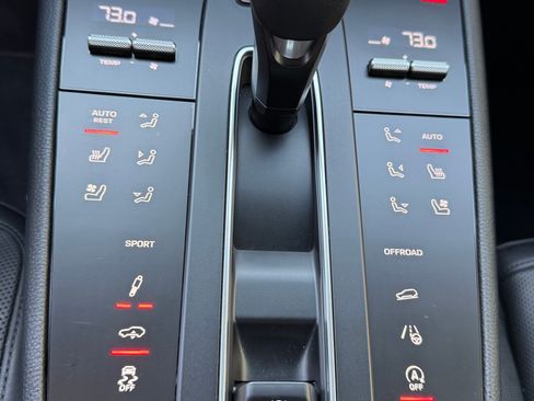 Used 2022 Porsche Macan S image 5
