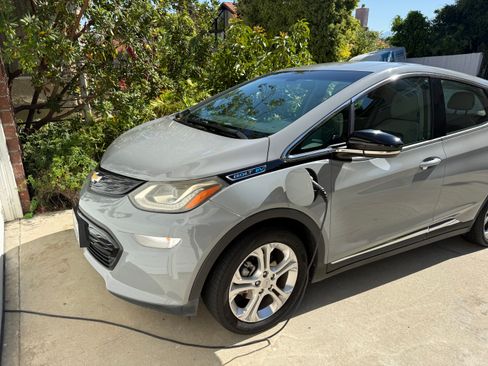 Used 2020 Chevrolet Bolt LT FWD image 1