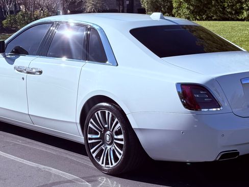 Used 2022 Rolls-Royce Ghost image 4
