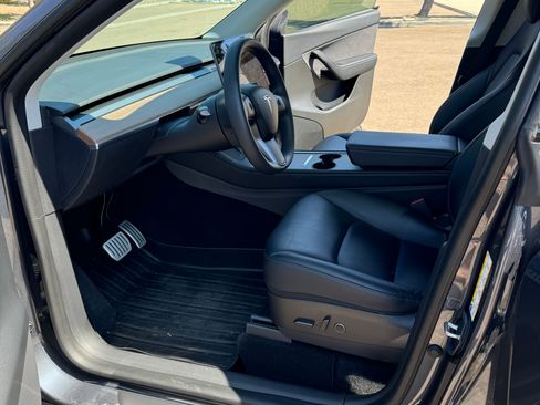 Used 2022 Tesla Model Y Performance image 13