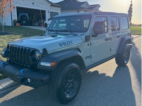 Used 2023 Jeep Wrangler Unlimited w/ Cold Weather Group image 2