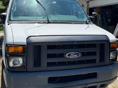 Used 2014 Ford E-250 and Econoline 250 w/ Crew Van Package image 1