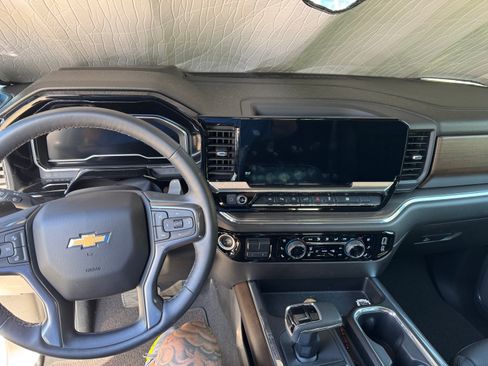 Used 2024 Chevrolet Silverado 1500 High Country w/ Technology Package RWD image 10