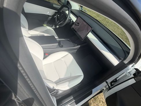 Used 2021 Tesla Model Y Long Range AWD/4WD image 17