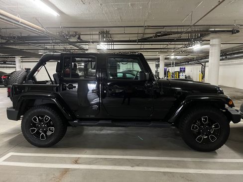 Used 2018 Jeep Wrangler Unlimited Sahara image 3