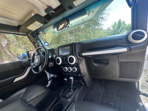 Used 2017 Jeep Wrangler Unlimited Sahara w/ Max Tow Package AWD/4WD image 30