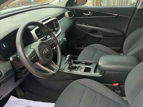 Used 2018 Kia Sorento LX image 10