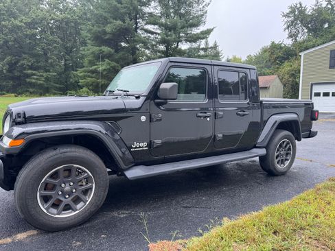 Used 2021 Jeep Gladiator Overland w/ Popular Equipment Package AWD/4WD image 1