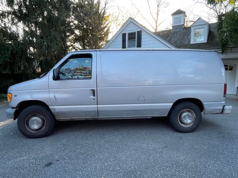 Used 2002 Ford E-350 and Econoline 350 Van image 4