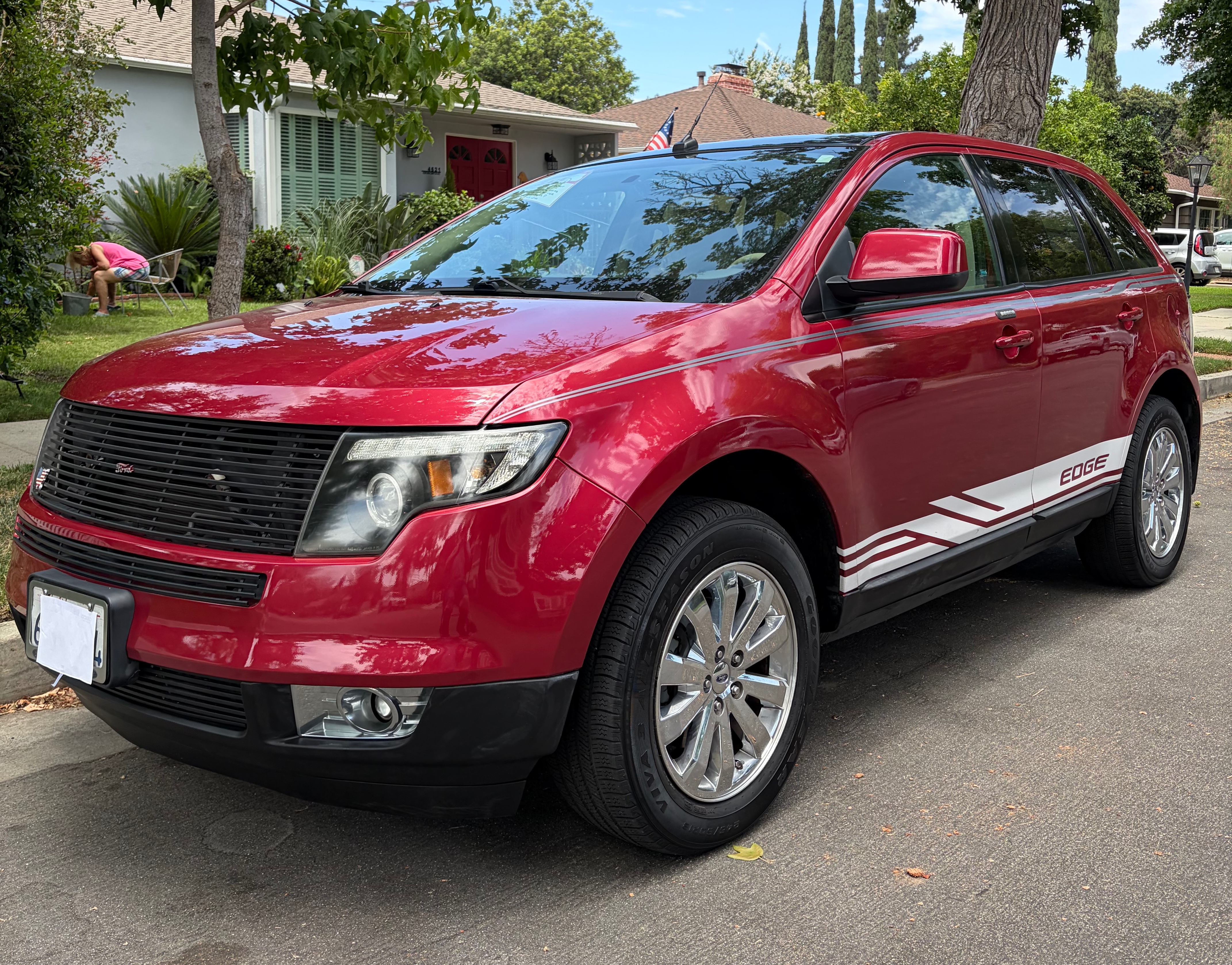 Used 2010 Ford Edge SEL FWD image 1