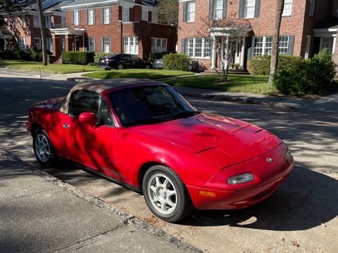 Used 1995 MAZDA MX-5 Miata RWD image 1
