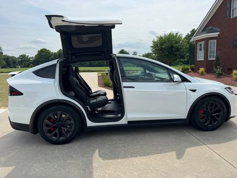 Used 2025 Tesla Model X Plaid AWD/4WD image 4