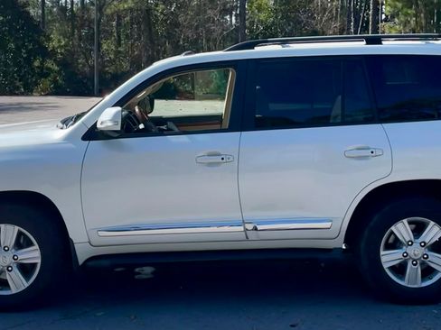 Used 2013 Toyota Land Cruiser image 5