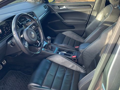 Used 2019 Volkswagen Golf 4-Door image 18