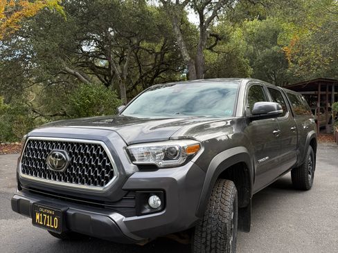 Used 2018 Toyota Tacoma TRD Off-Road image 4