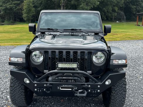 Used 2023 Jeep Gladiator Rubicon w/ Cold Weather Group AWD/4WD image 2