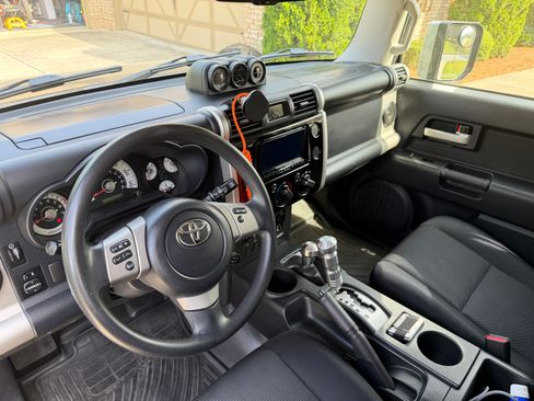 Used 2014 Toyota FJ Cruiser 4WD w/ Convenience Package image 6