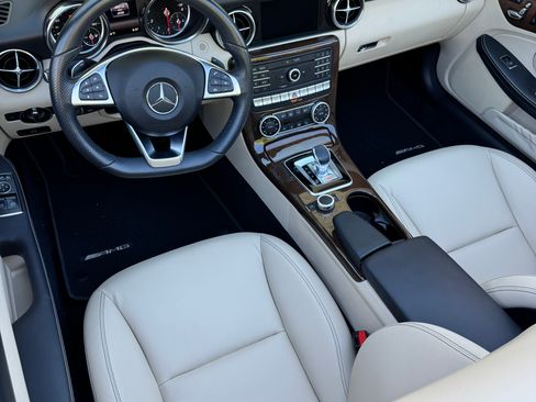 Used 2020 Mercedes-Benz SLC 300 image 4
