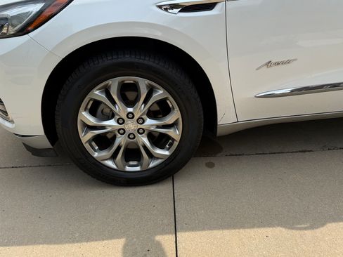 Used 2018 Buick Enclave Avenir w/ Avenir Technology Package AWD/4WD image 24