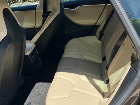 Used 2014 Tesla Model S P85 RWD image 2