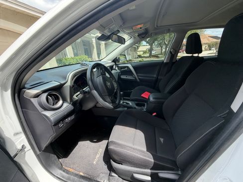 Used 2018 Toyota RAV4 XLE image 10