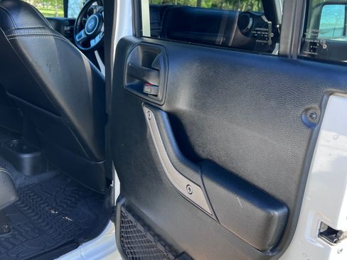 Used 2018 Jeep Wrangler Unlimited Sport image 23