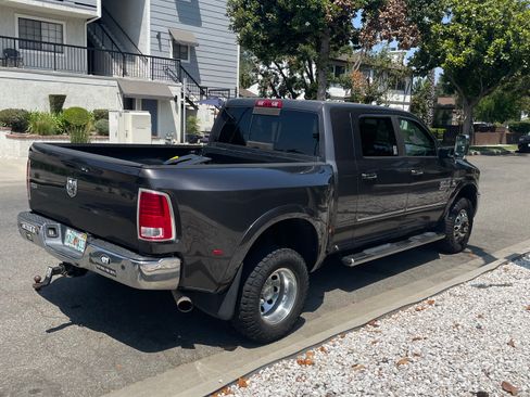 Used 2014 RAM 3500 Laramie w/ Convenience Group AWD/4WD image 6