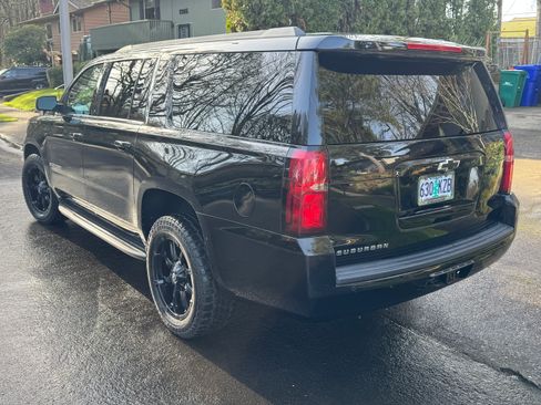 Used 2018 Chevrolet Suburban LT image 5