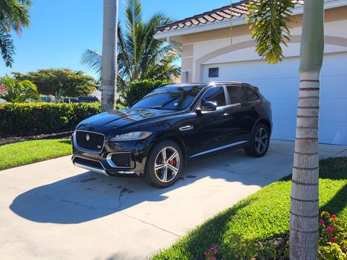 Used 2018 Jaguar F-PACE S image 1