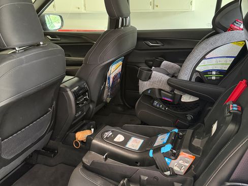Used 2025 Jeep Grand Cherokee L Laredo RWD image 8