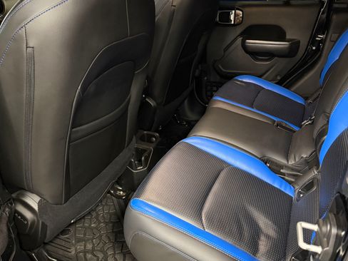 Used 2020 Jeep Gladiator Sport w/ Quick Order Package 24S image 10